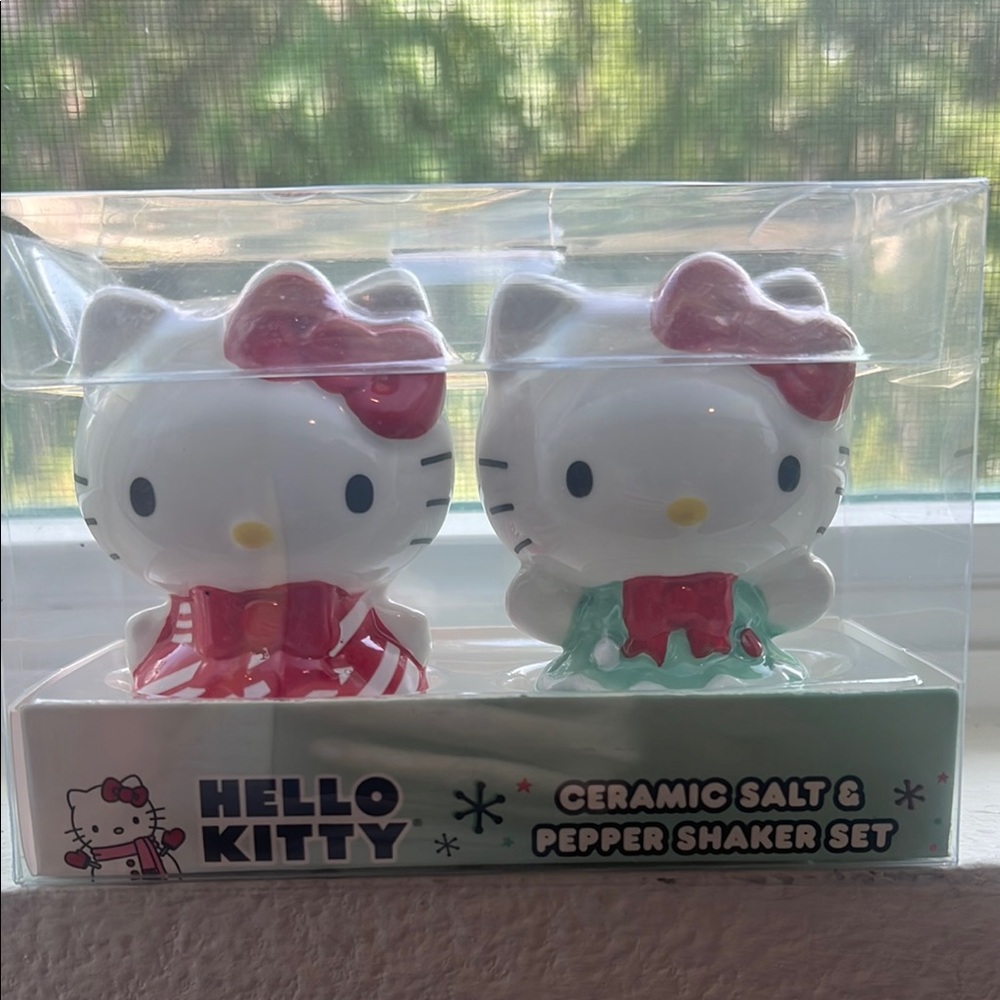 Hello Kitty Pink and Green Ceramic Shaker Set